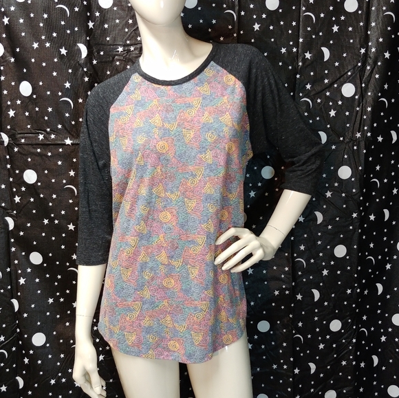 LuLaRoe Tops - LuLaRoe tee